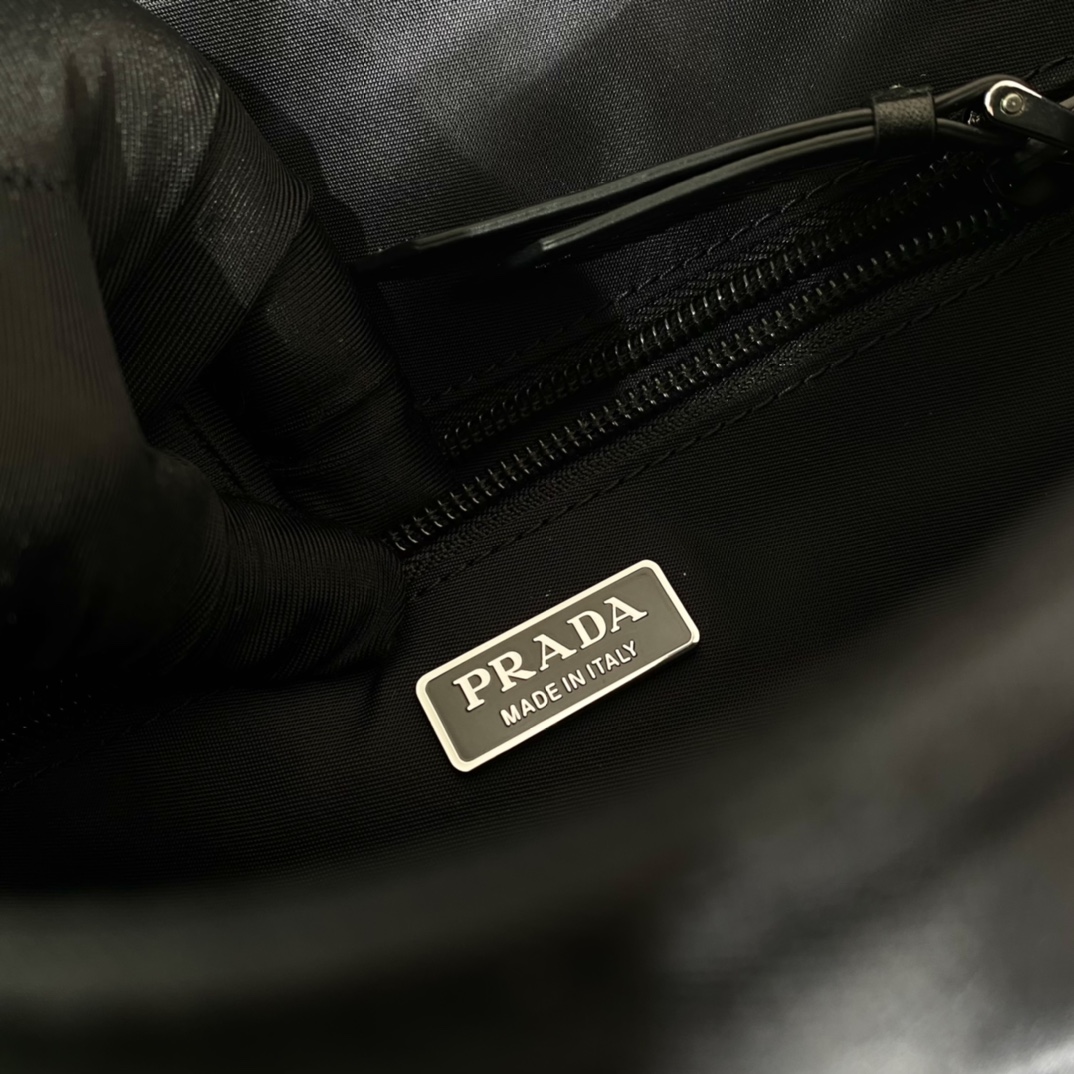 Pra*a small padded re-nylon shoulder bag