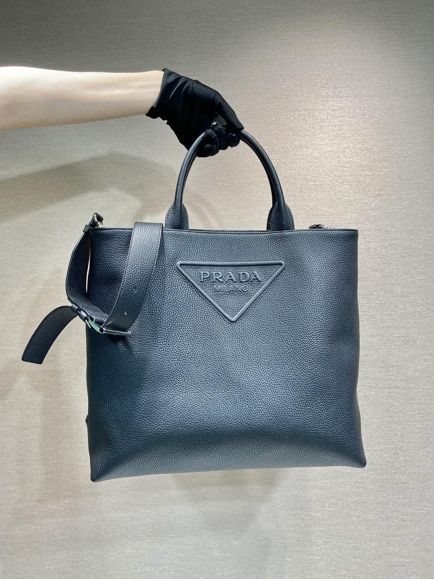 Pra*a leather tote