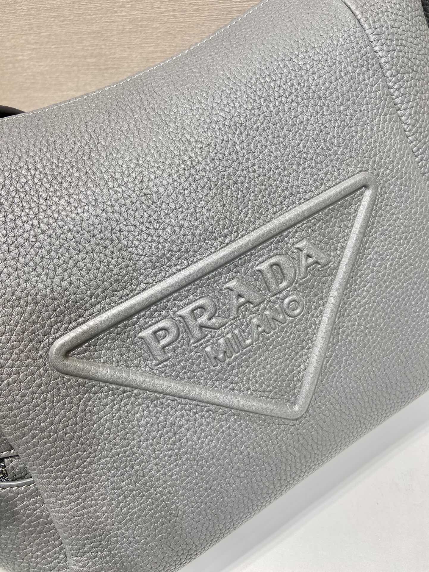 Pra*a leather bag with shoulder strap
