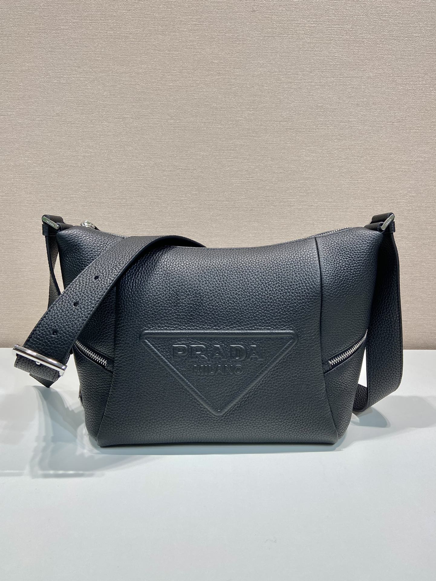 Pra*a leather bag with shoulder strap