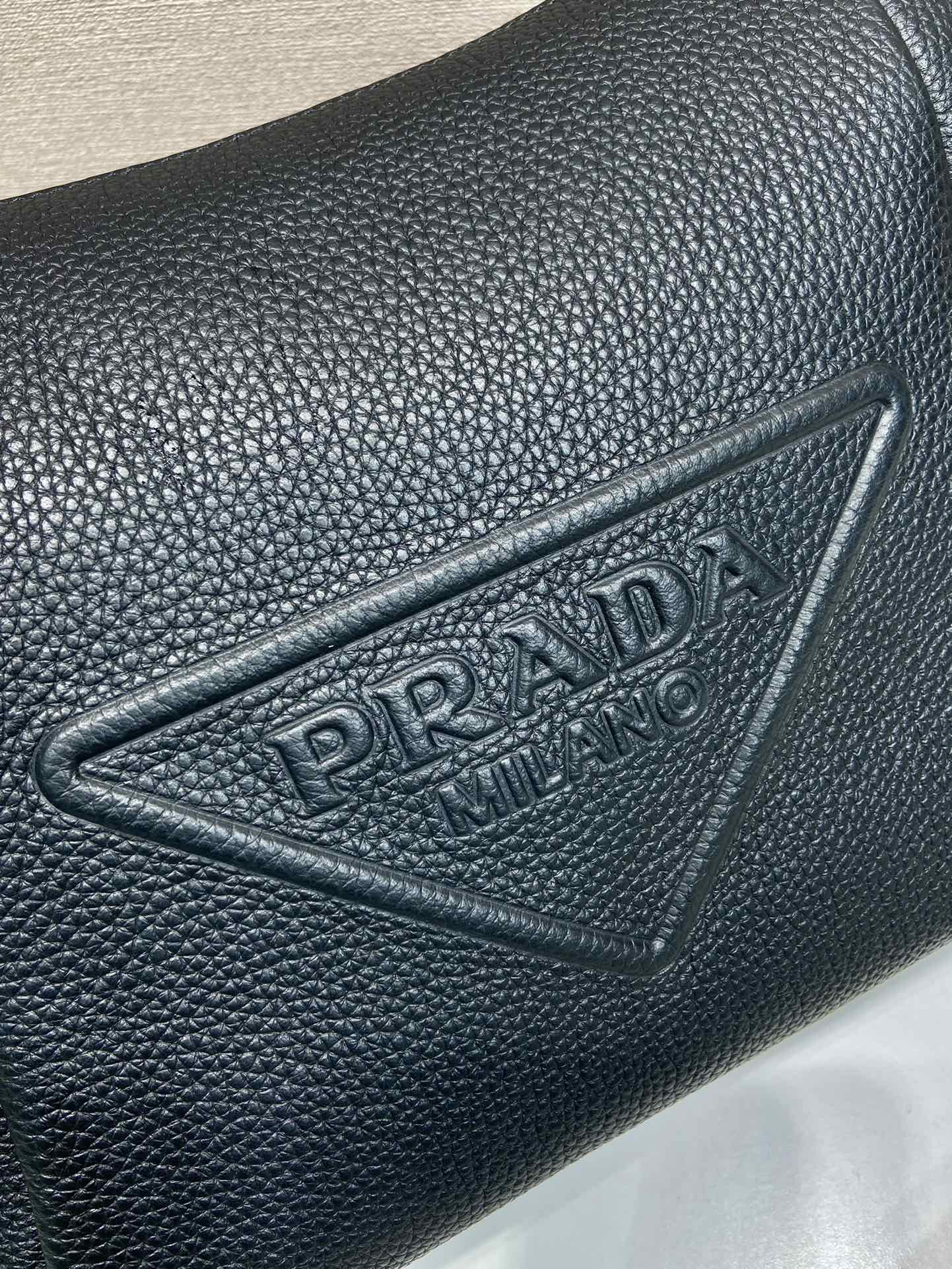 Pra*a leather bag with shoulder strap