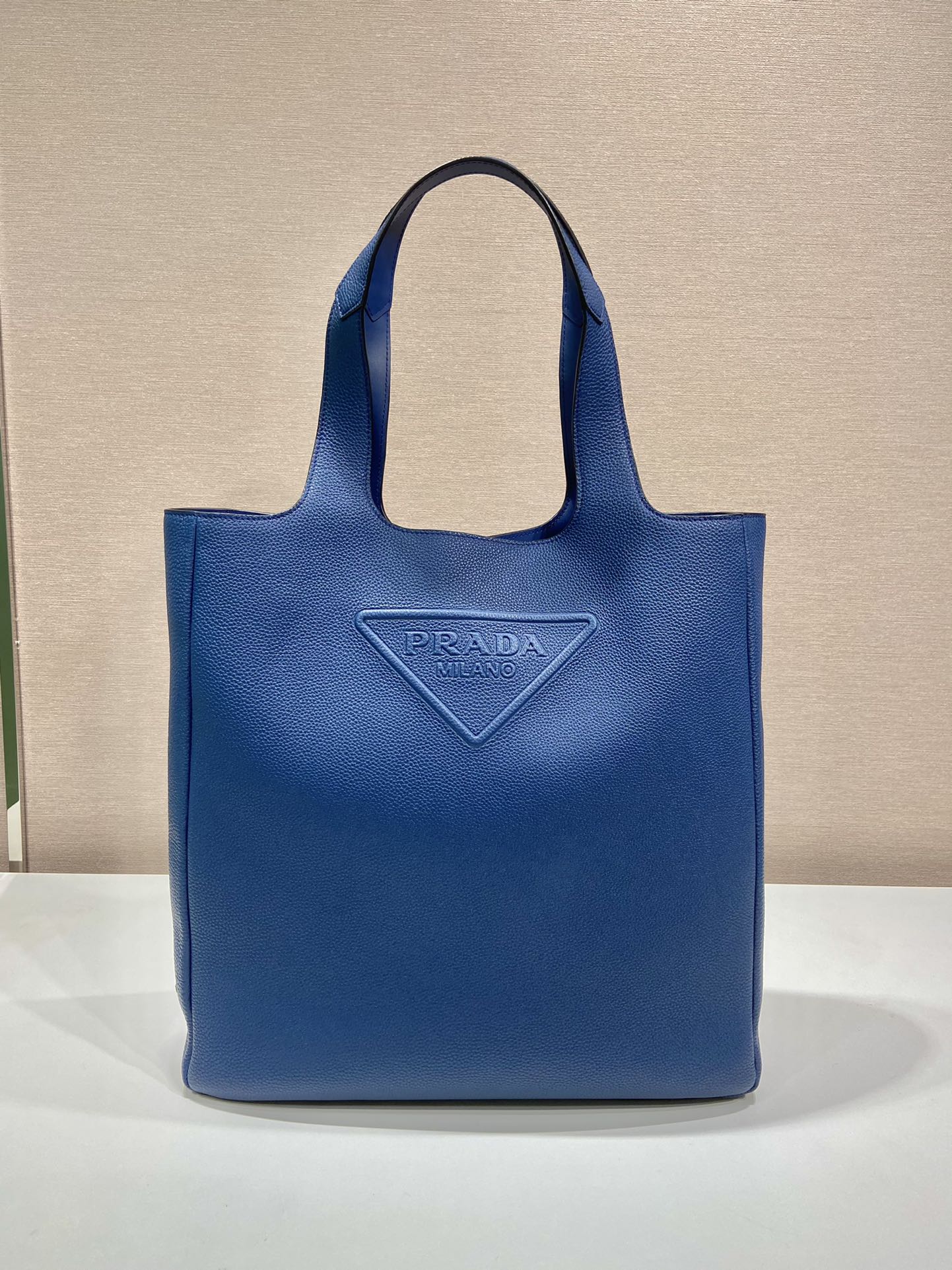Pra*a leather tote bag