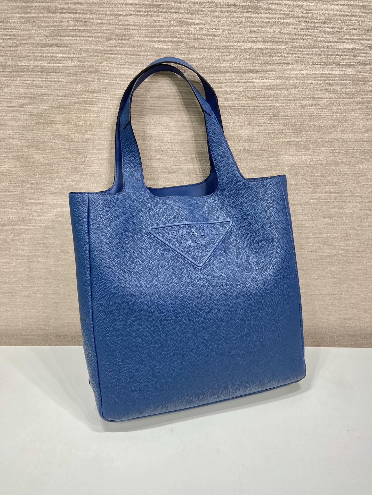 Pra*a leather tote bag