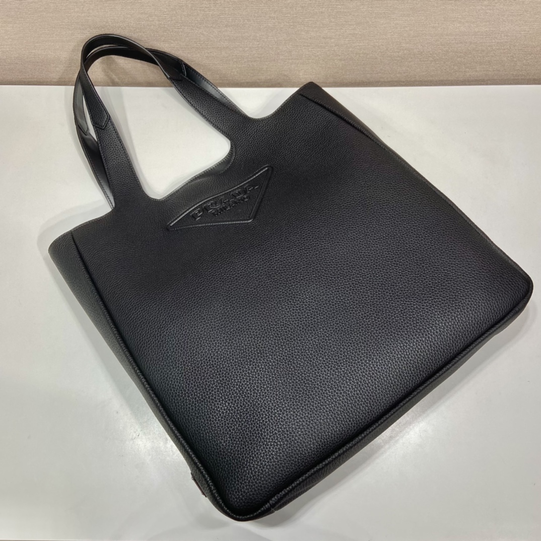 Pra*a leather tote bag