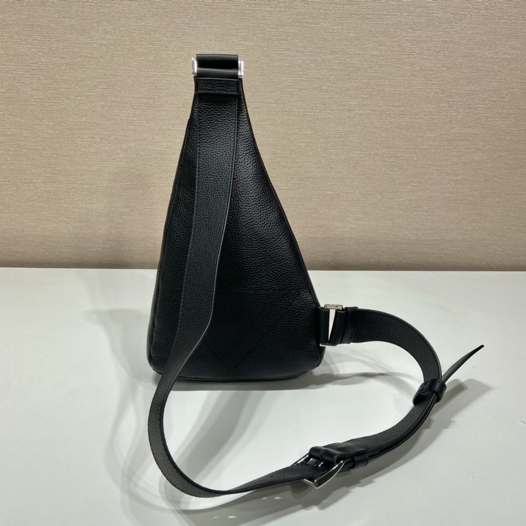 Pra*a cross leather bag