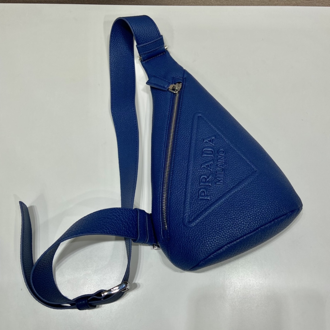 Pra*a cross leather bag