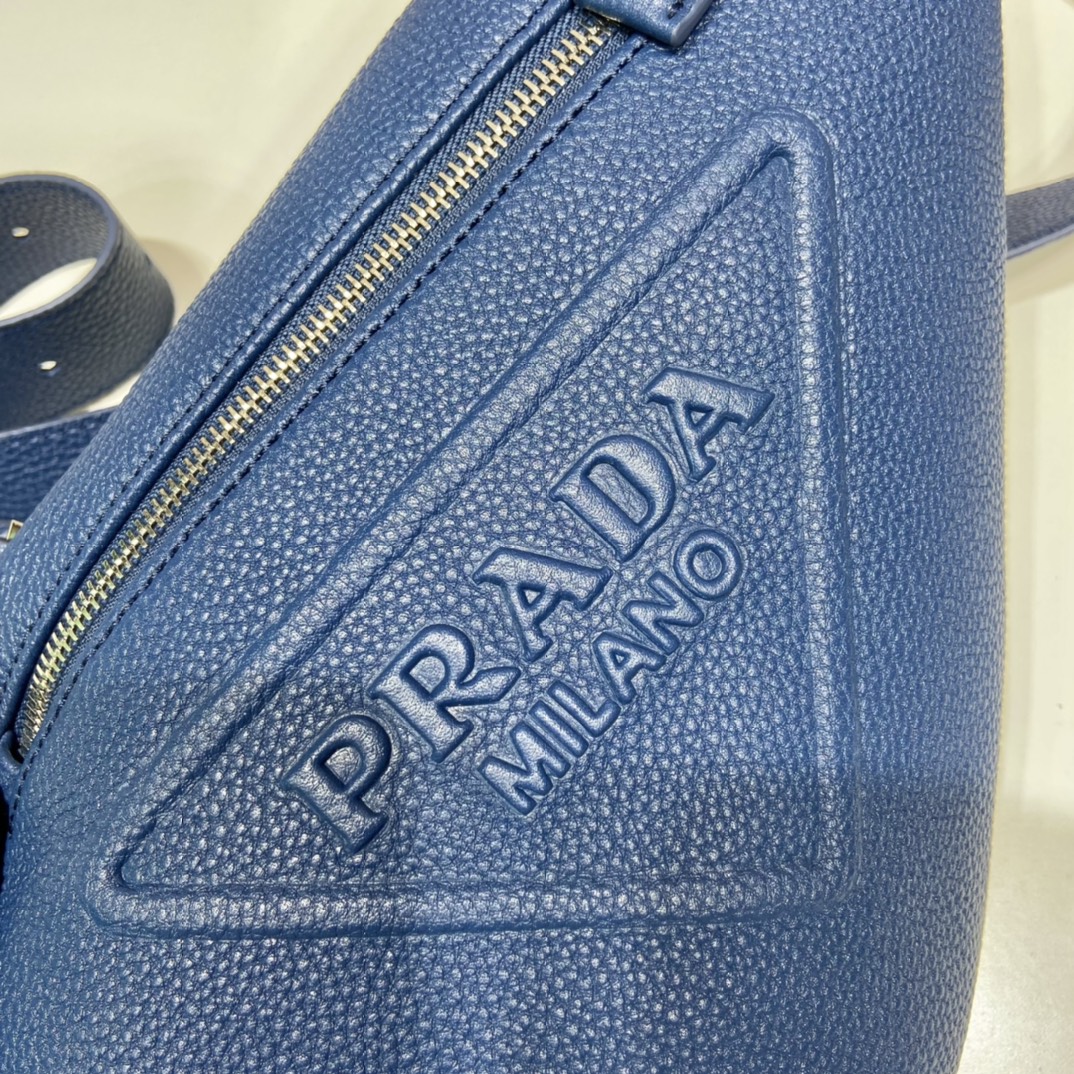Pra*a cross leather bag