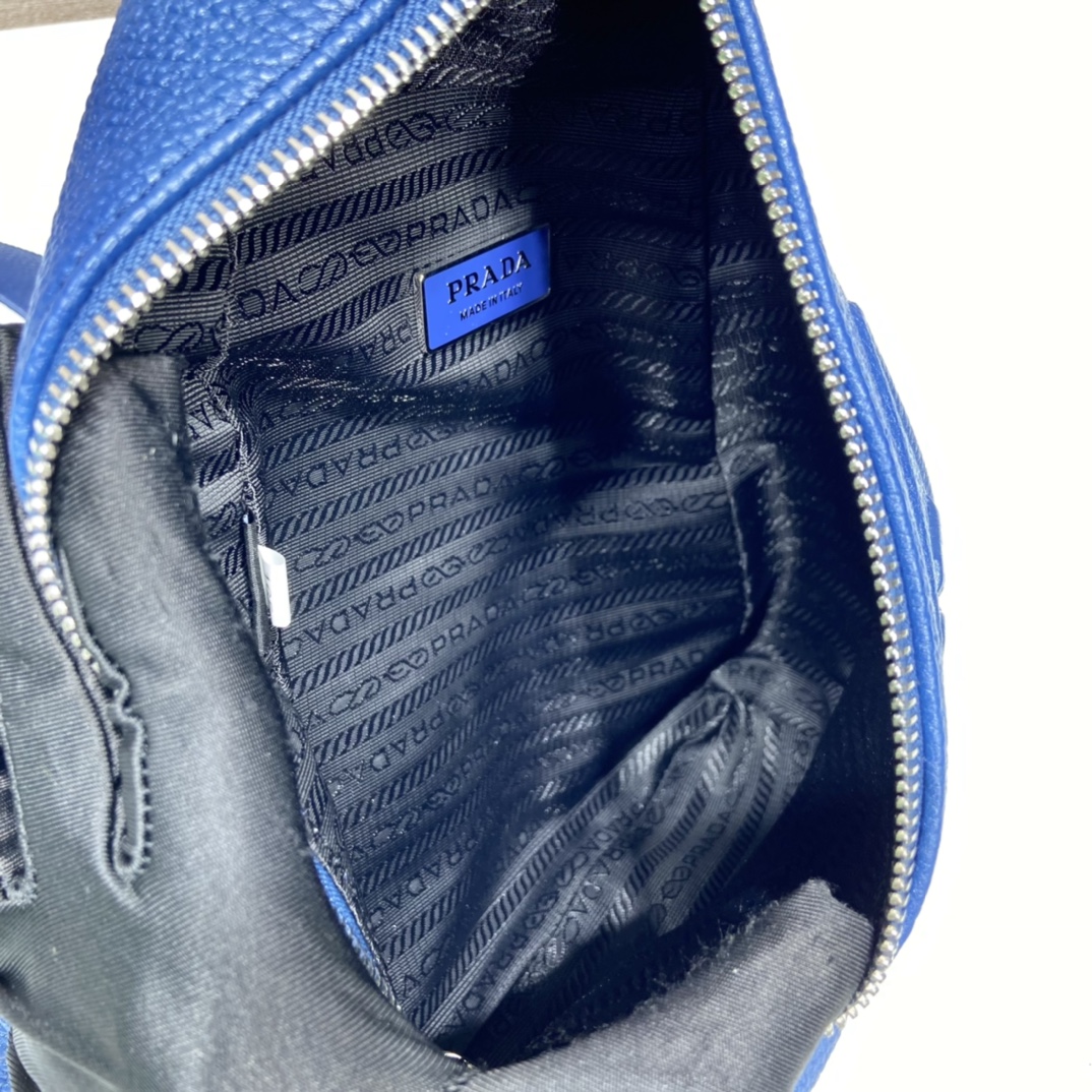 Pra*a cross leather bag