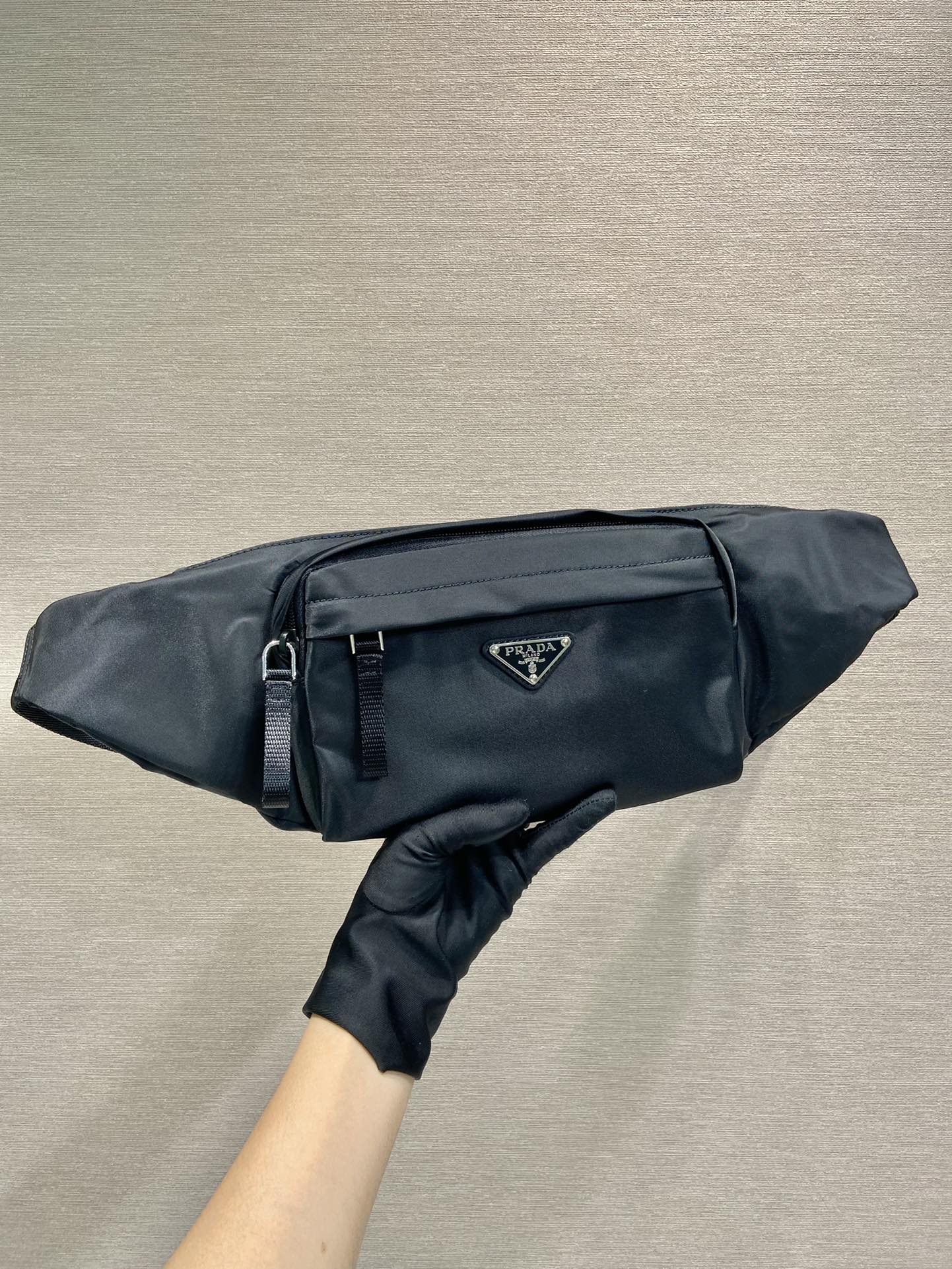 Pra*a men waist bag