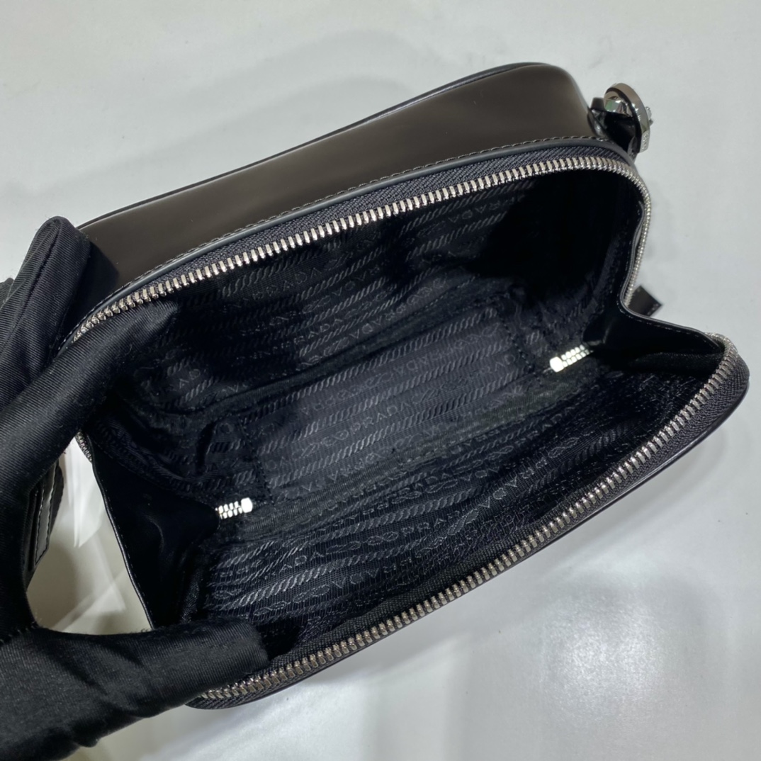 Pra*a small Pra*a brique leather bag