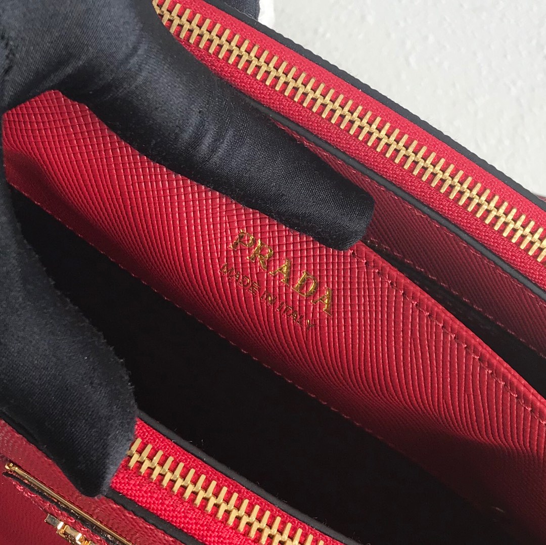 Pra*a galleria saffiano leather bag