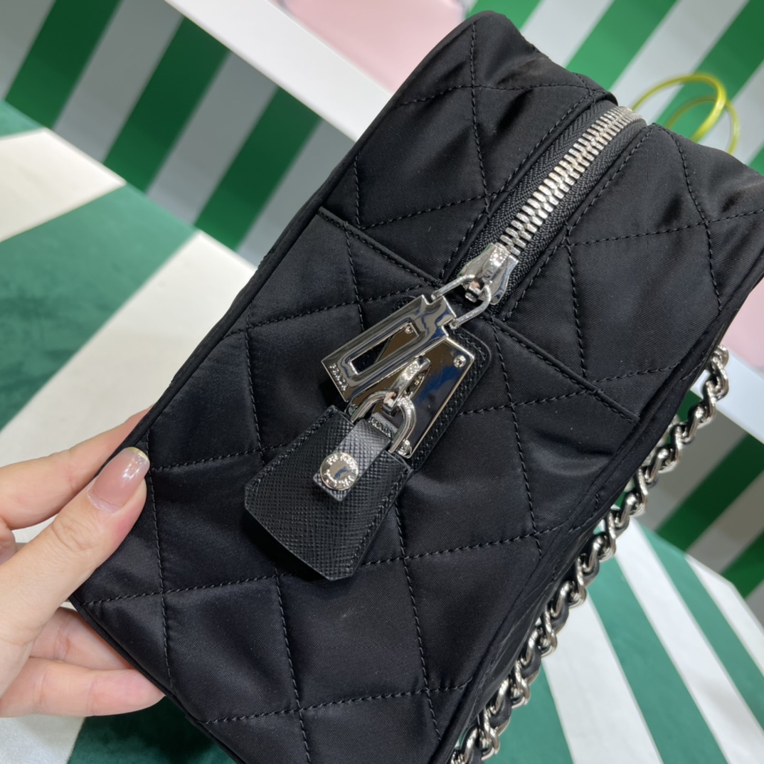 Pra*a handbag