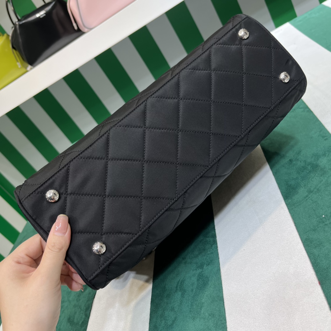 Pra*a handbag