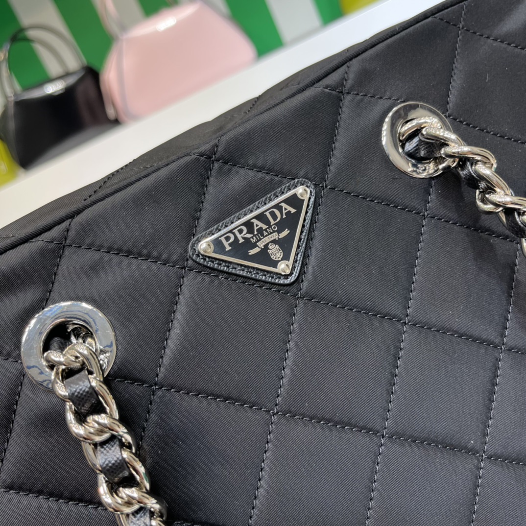 Pra*a handbag