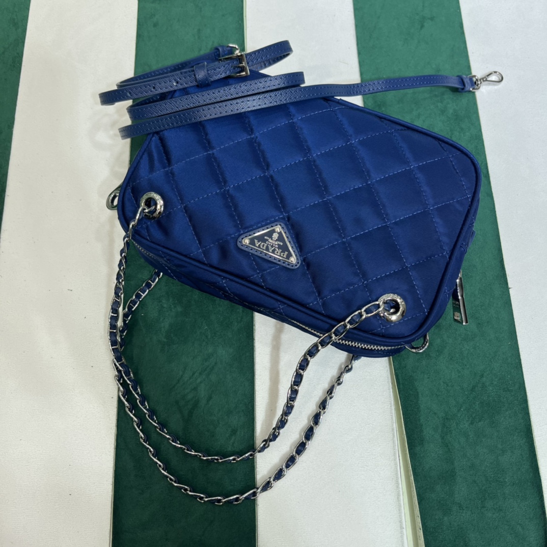 Pra*a re-edtion nylon quilted black triangle logo
