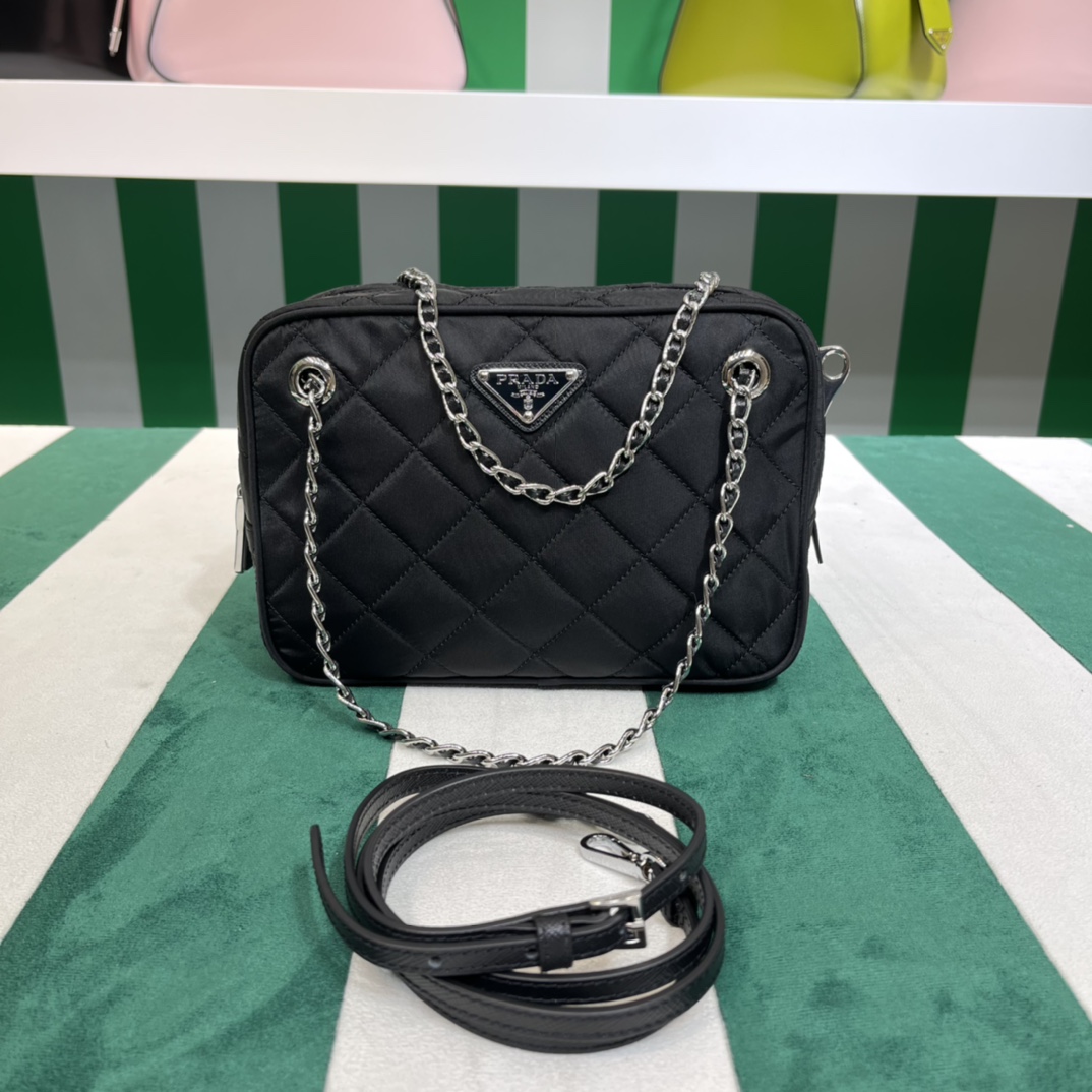 Pra*a re-edtion nylon quilted black triangle logo