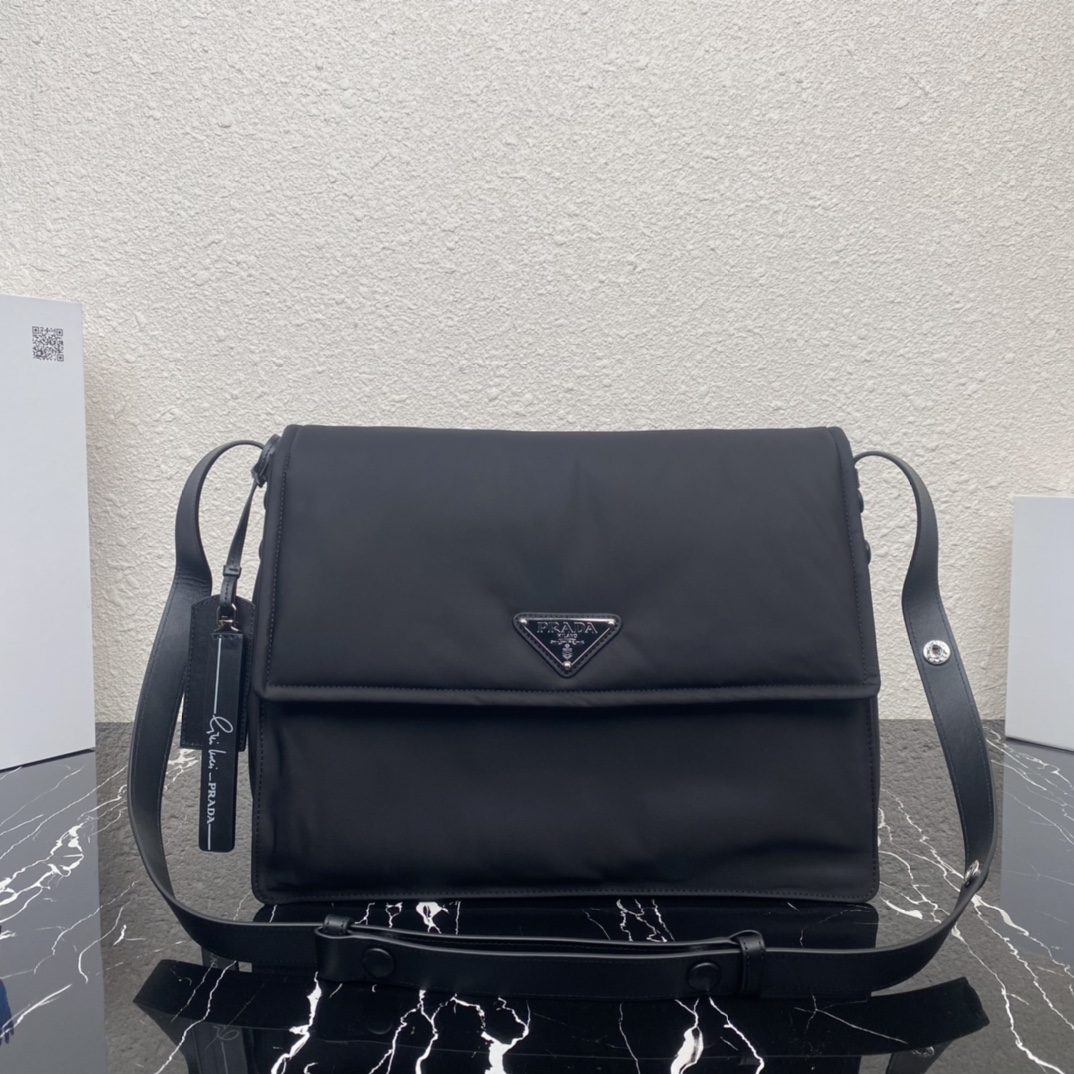 Pra*a  re-nylon bag