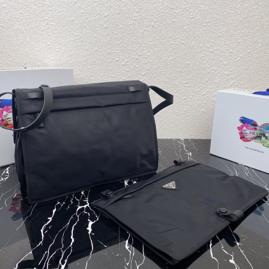 Pra*a black re-nylon large padded shoulder bag