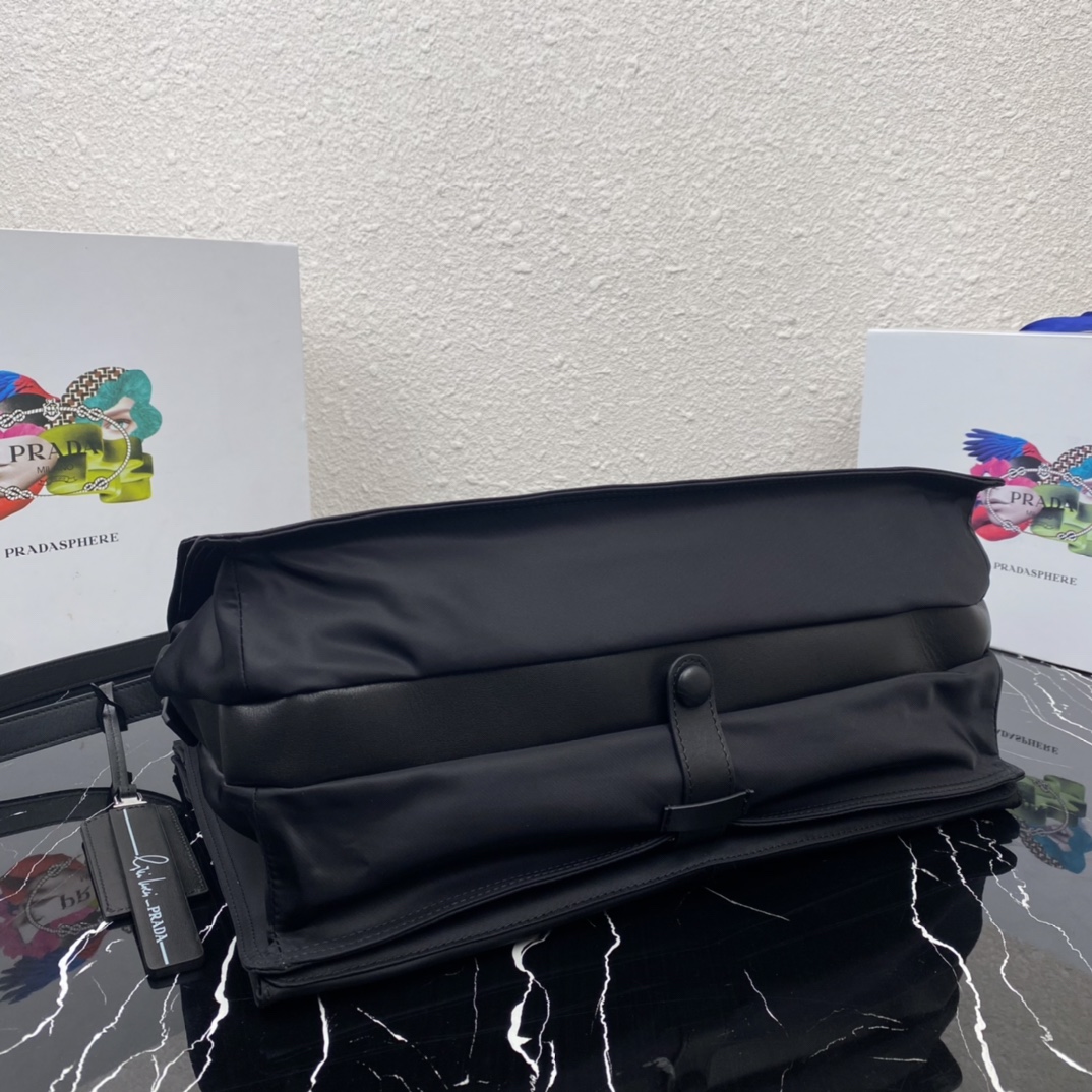 Pra*a black re-nylon large padded shoulder bag
