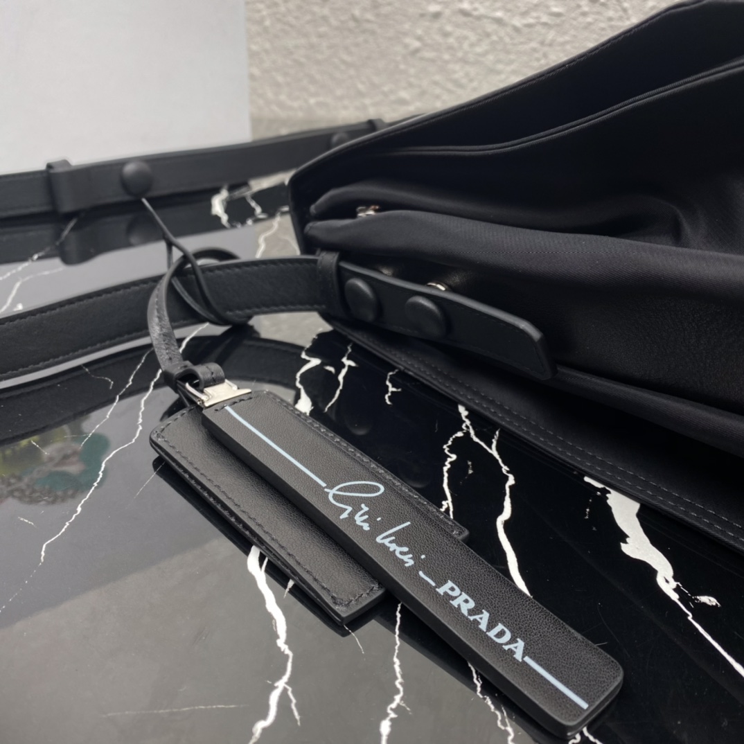 Pra*a black re-nylon large padded shoulder bag