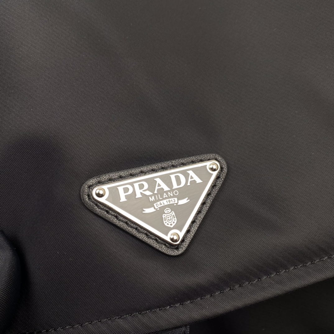 Pra*a black re-nylon large padded shoulder bag