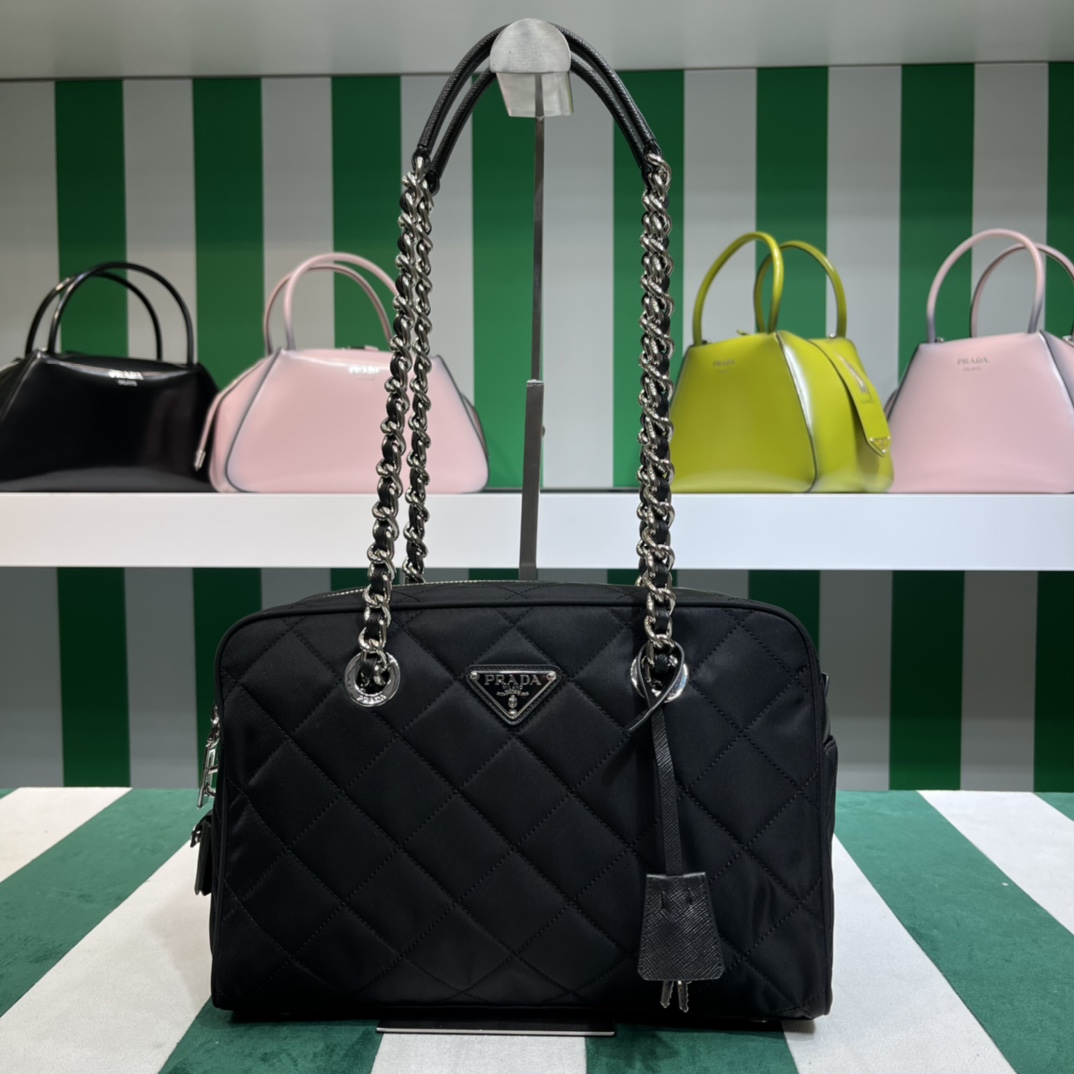 Pra*a vintage medium bag