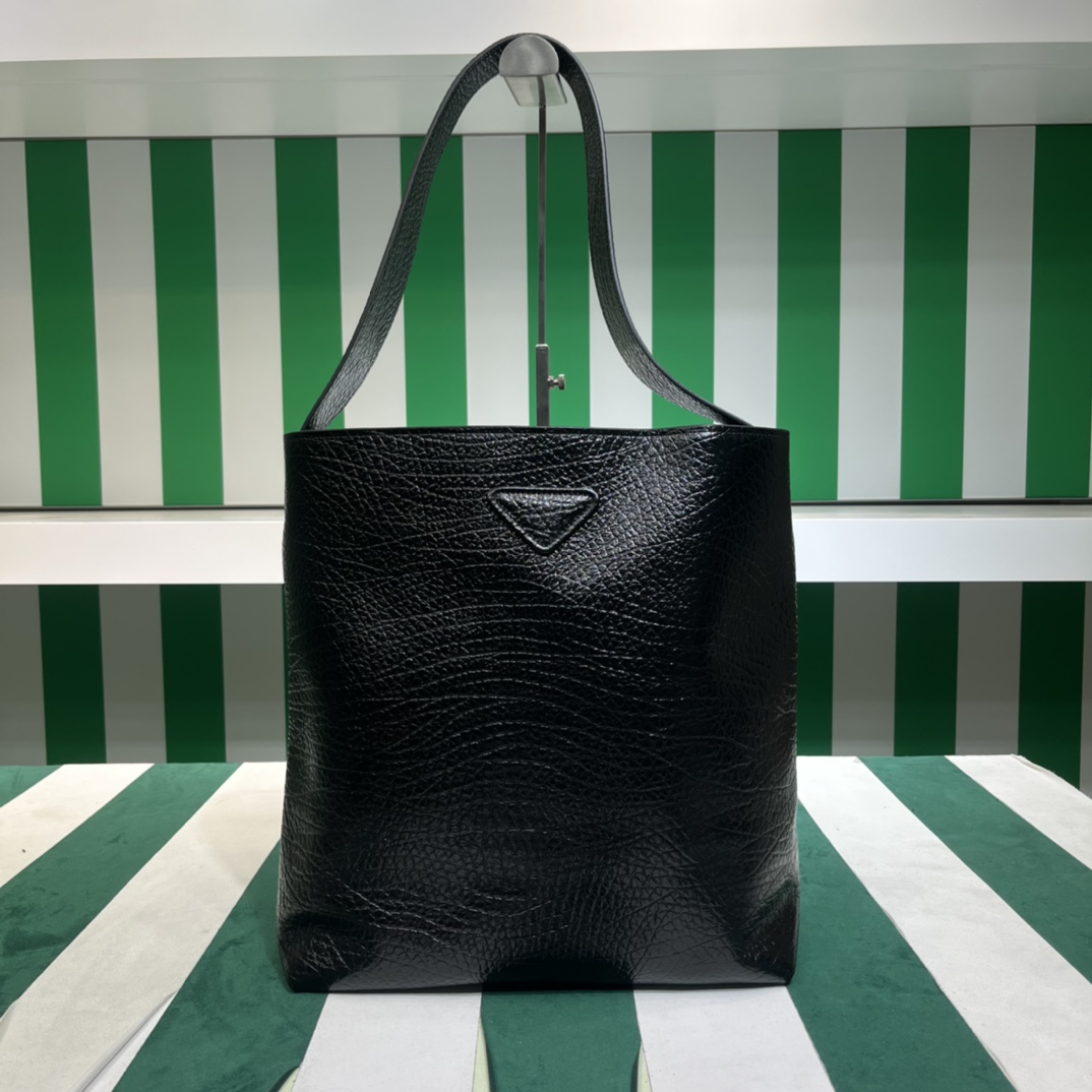 Pra*a leather shoulder bag