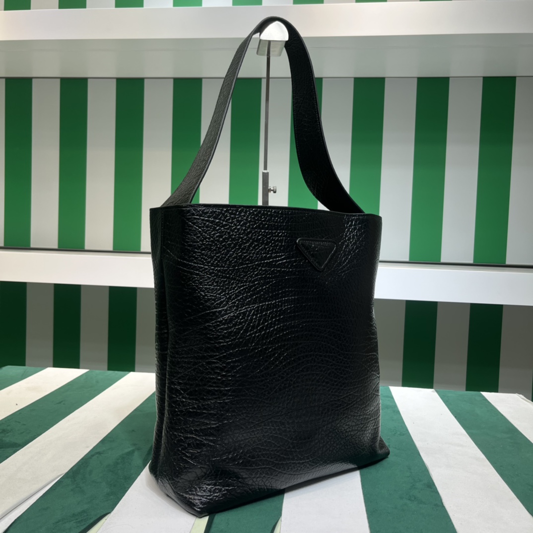 Pra*a leather shoulder bag