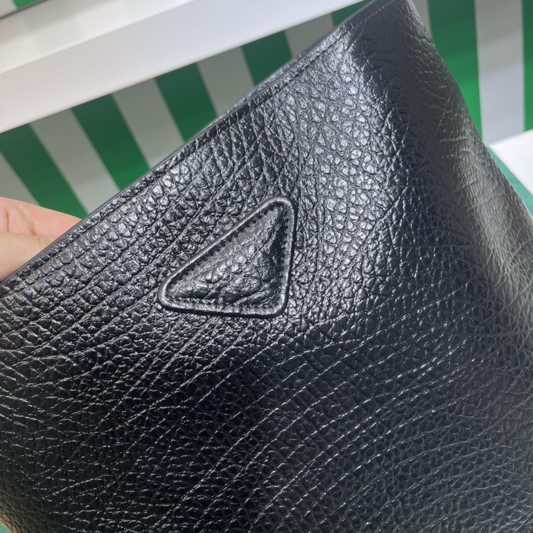 Pra*a leather shoulder bag