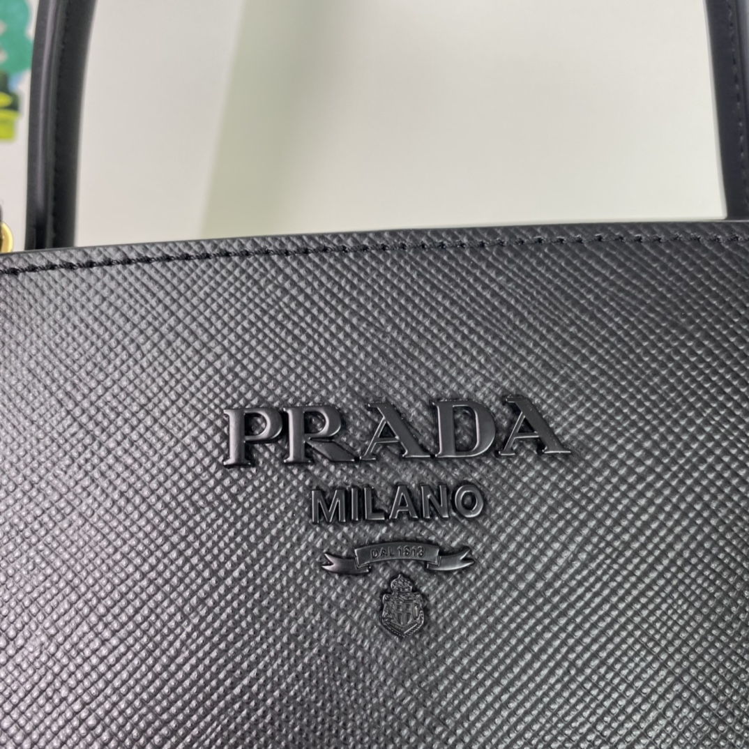 Pra*a monochrome medium saffiano bag