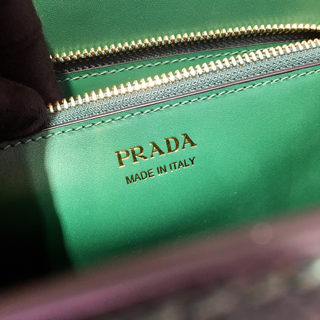 Pra*a monochrome medium saffiano bag