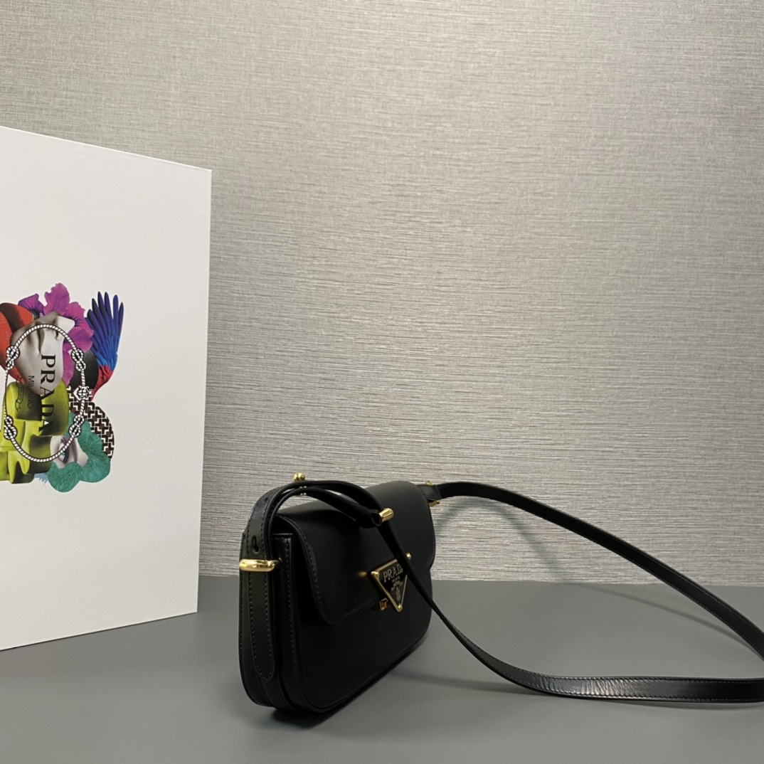 Pra*a leather shoulder bag