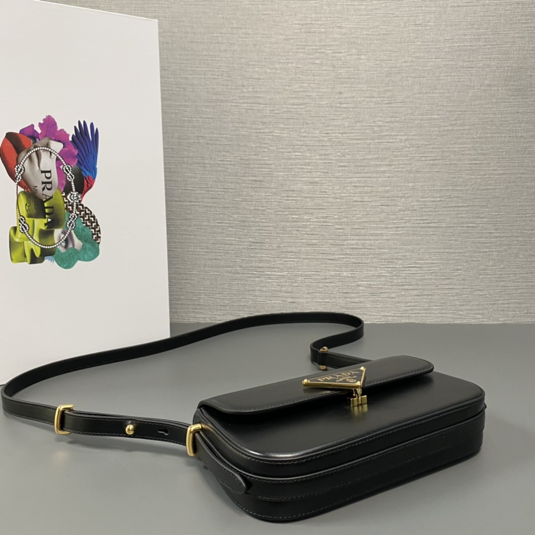Pra*a leather shoulder bag