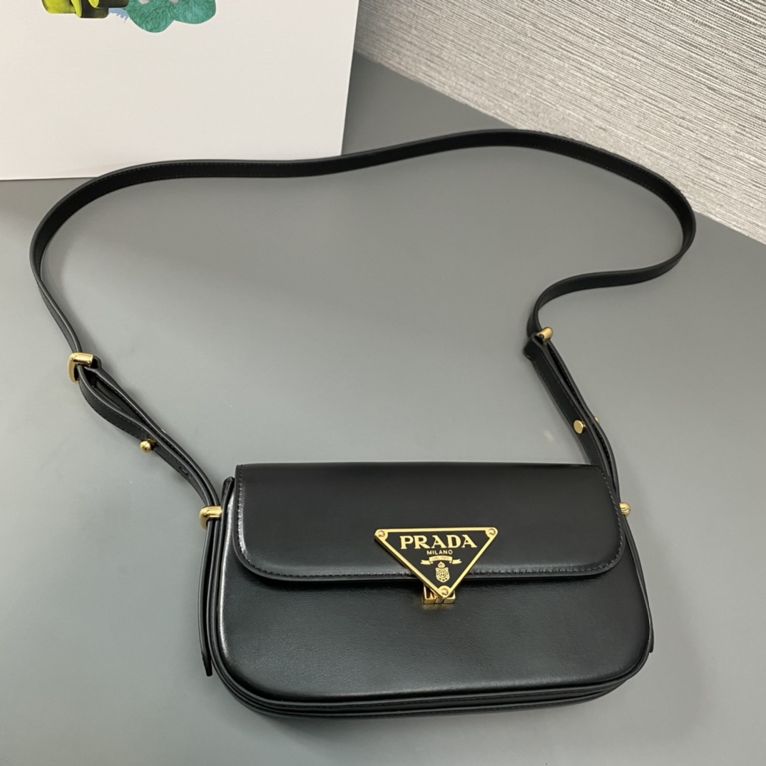 Pra*a leather shoulder bag