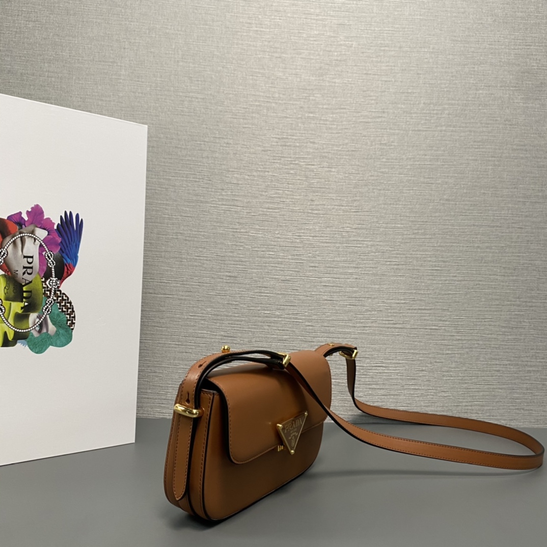 Pra*a leather shoulder bag