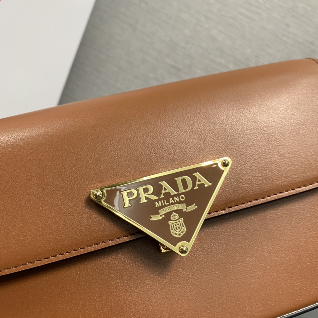 Pra*a leather shoulder bag