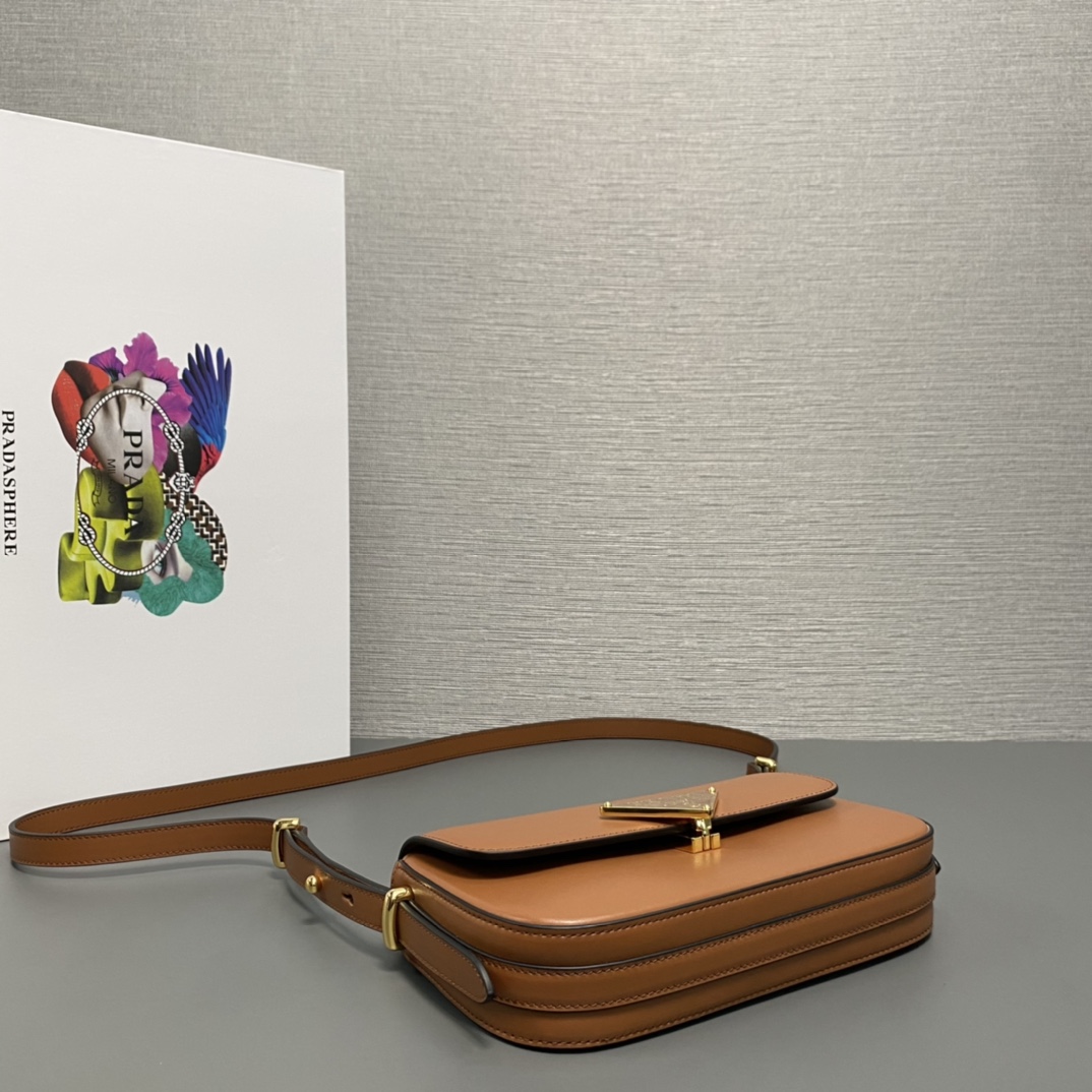 Pra*a leather shoulder bag