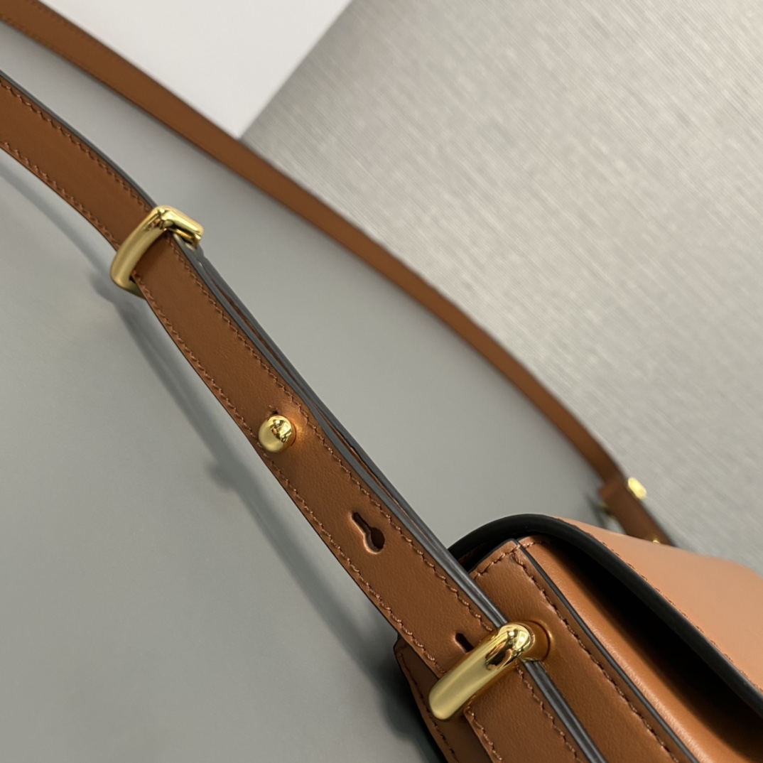 Pra*a leather shoulder bag