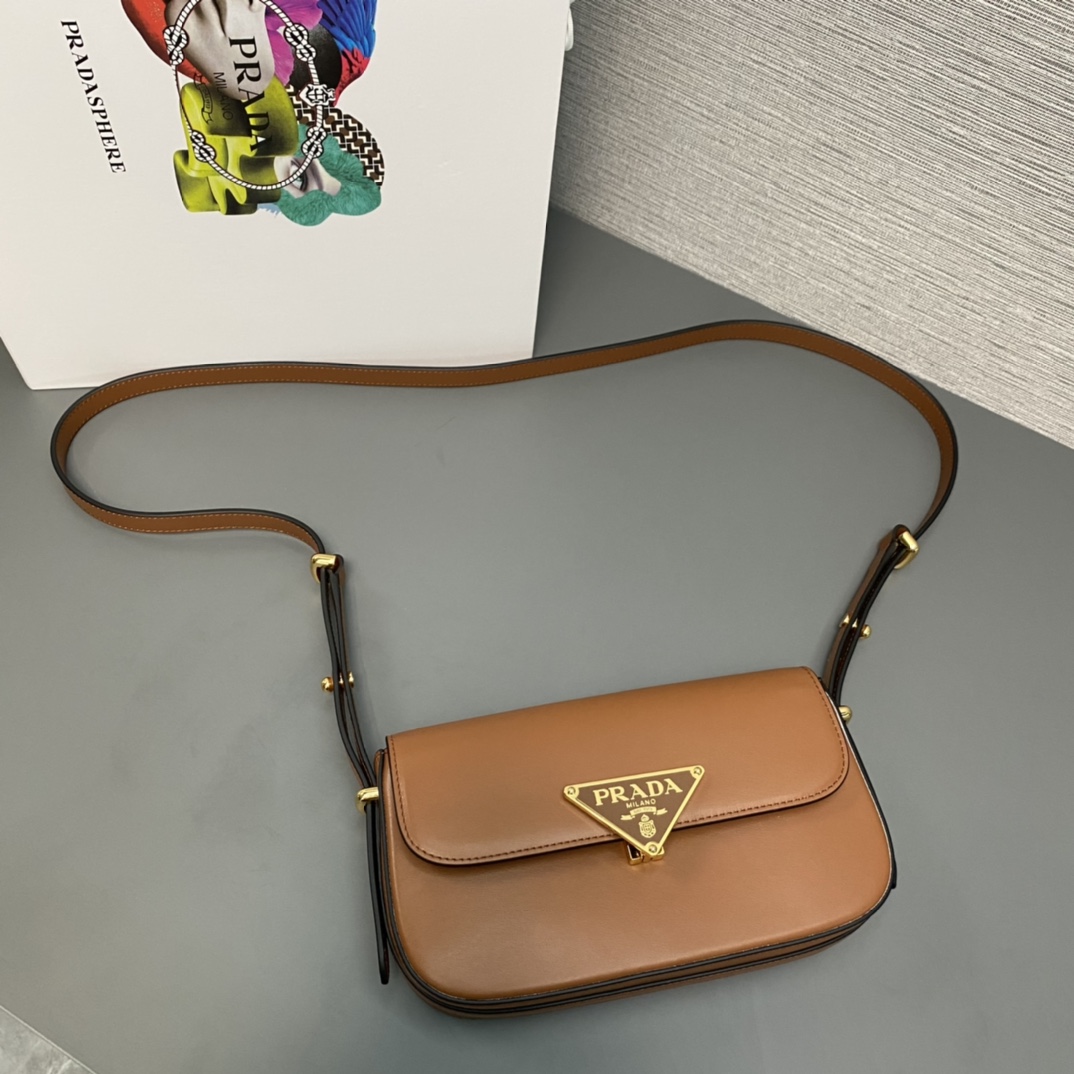 Pra*a leather shoulder bag