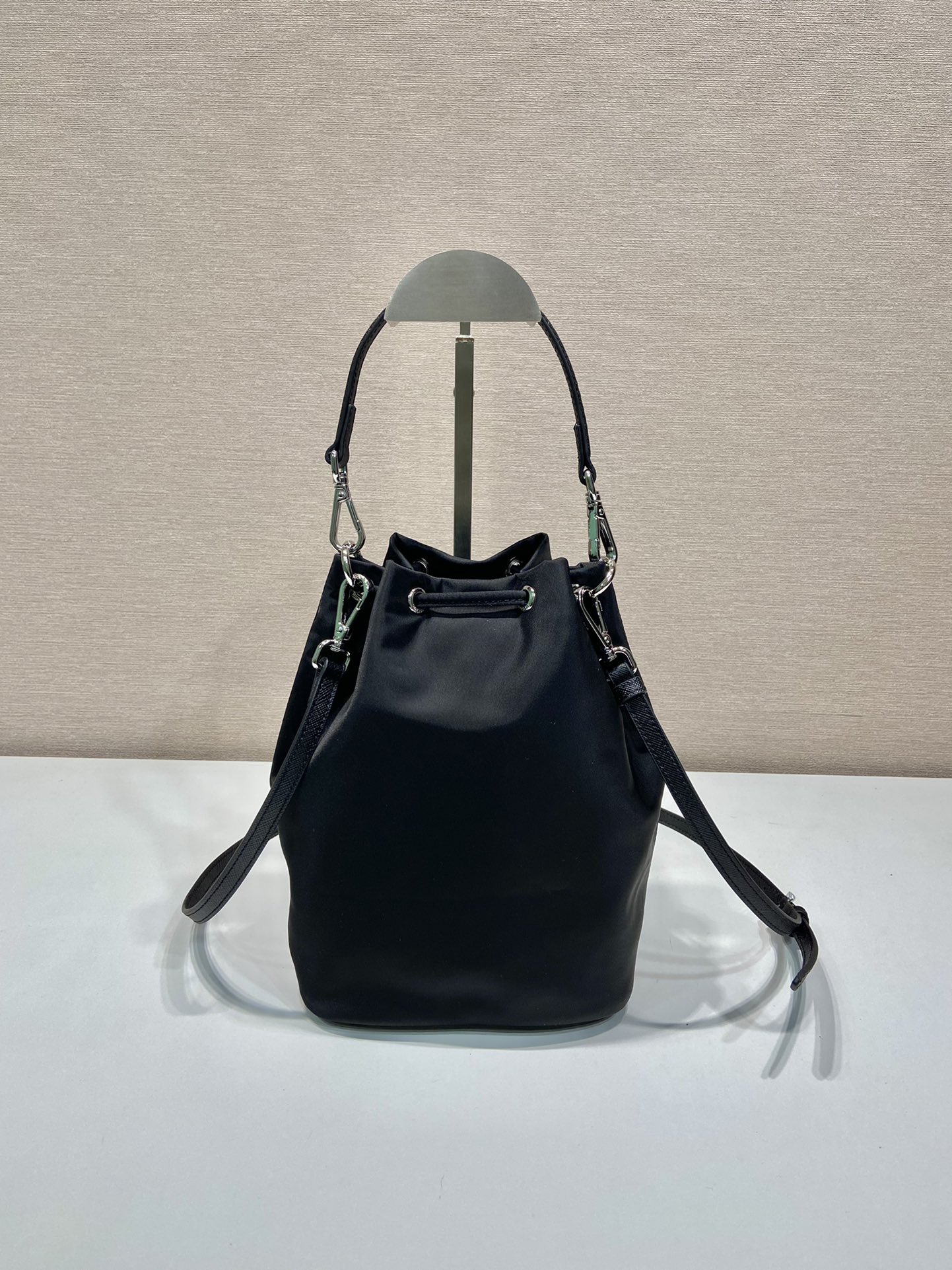 Pra*a bucket bag