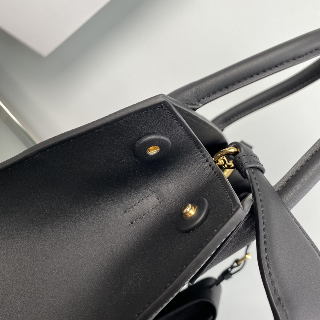 Pra*a monochrome small saffiano bag