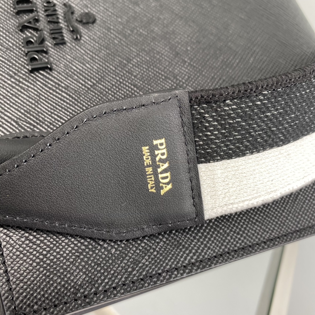 Pra*a monochrome small saffiano bag