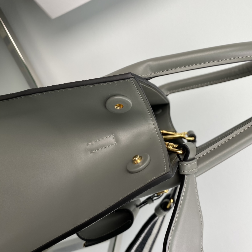 Pra*a monochrome small saffiano bag