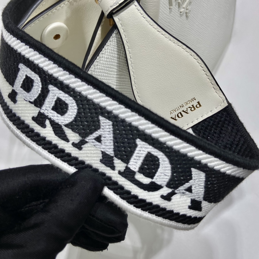 Pra*a monochrome small saffiano bag