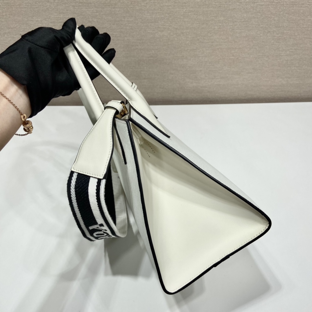 Pra*a monochrome small saffiano bag