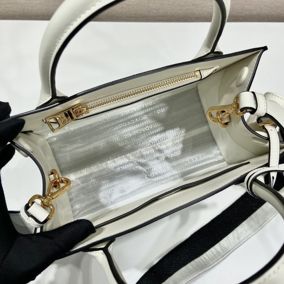 Pra*a monochrome small saffiano bag