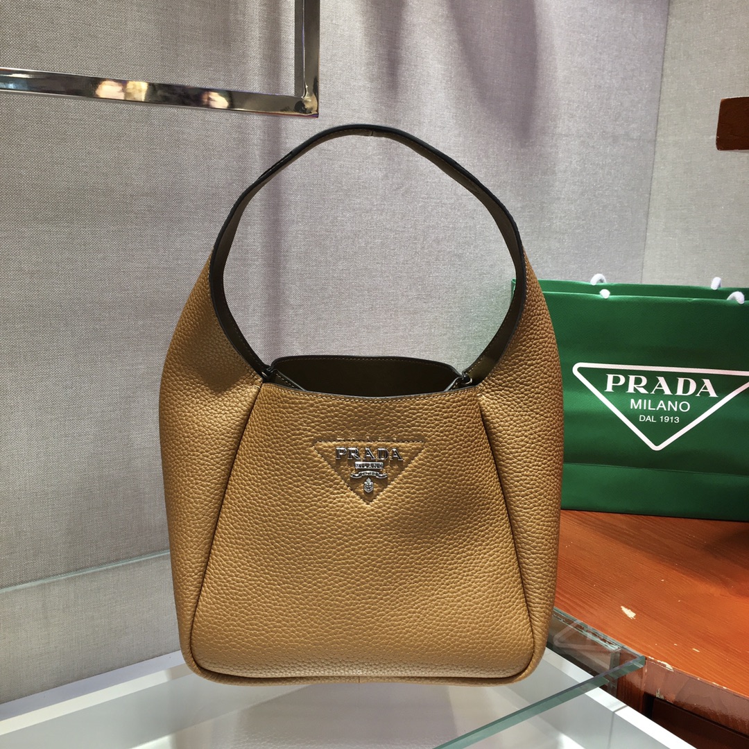 Pra*a leather handbag