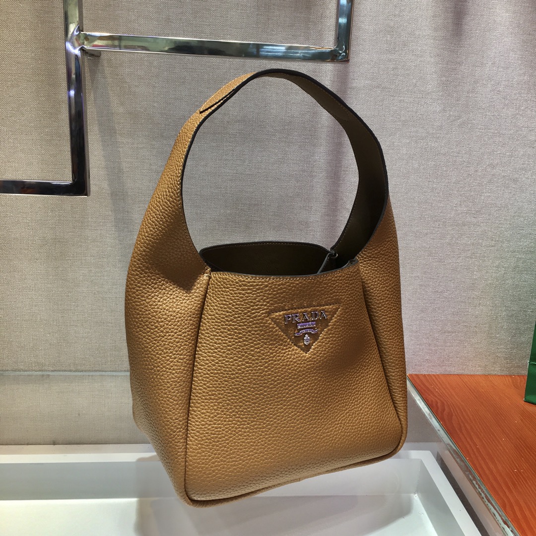 Pra*a leather handbag
