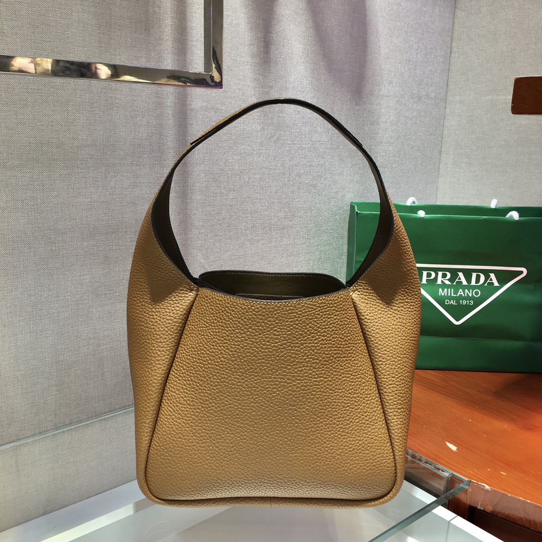 Pra*a leather handbag