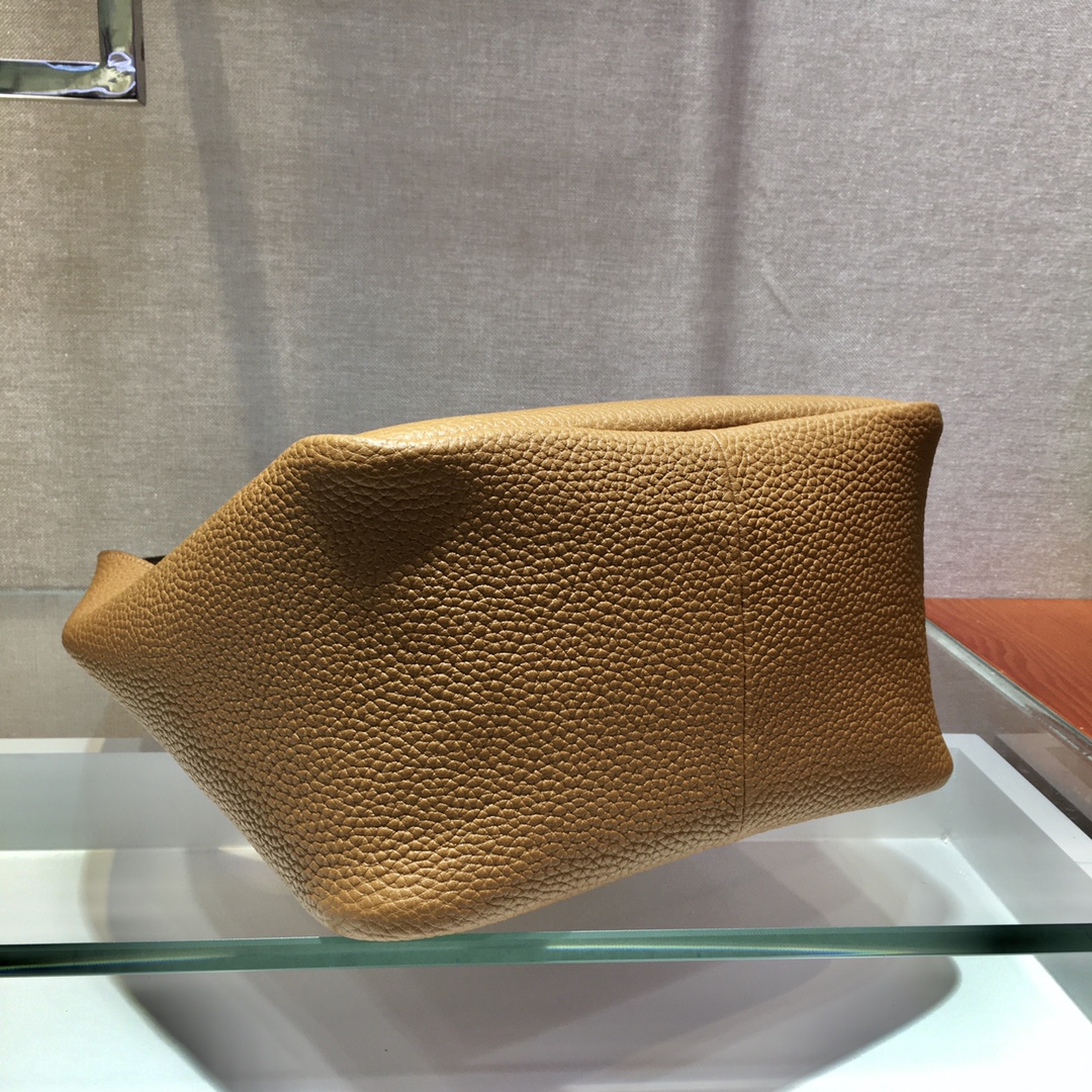 Pra*a leather handbag